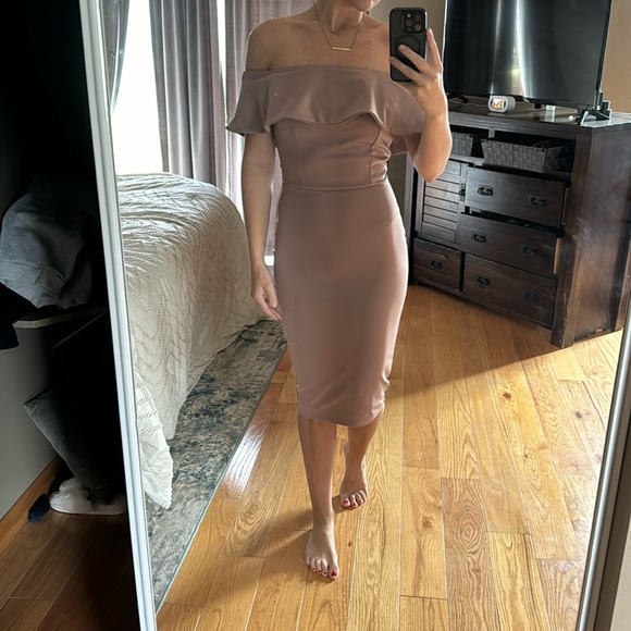 Forever 21 Dresses & Skirts - Forever 21 off the shoulder pencil skirt type dress